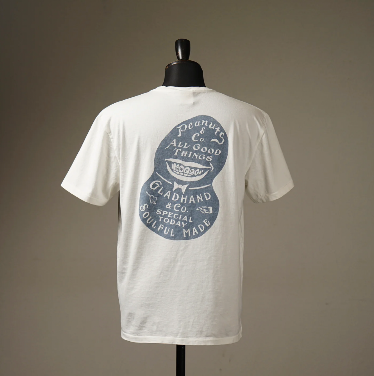 Peanuts & Co × GLADHAND & Co. Mr. SMILEY T-SHIRT - White