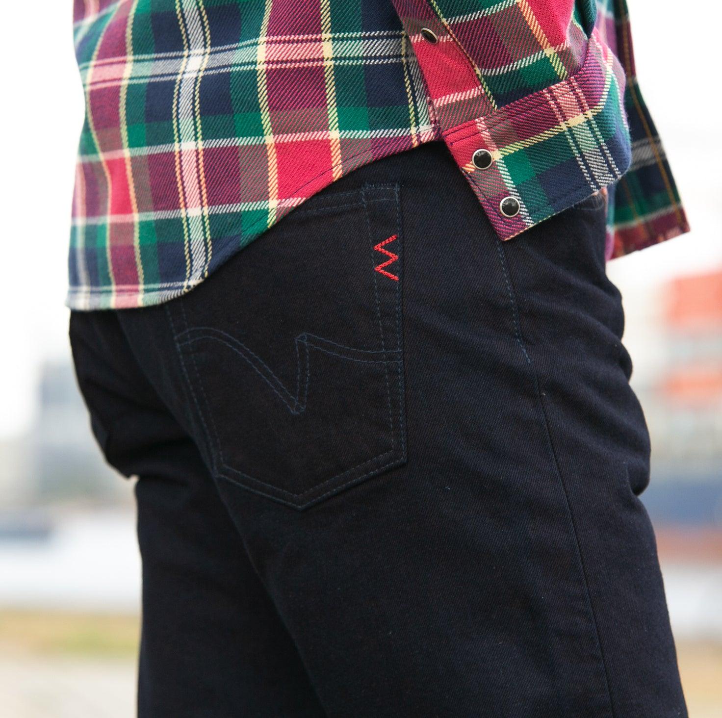 Image showing the IH-634S-142bb - 14oz Selvedge Denim Straight Cut Jeans Black/Black which is a Jeans described by the following info 634, Bottoms, Iron Heart, Jeans, Released, Straight and sold on the IRON HEART GERMANY online store