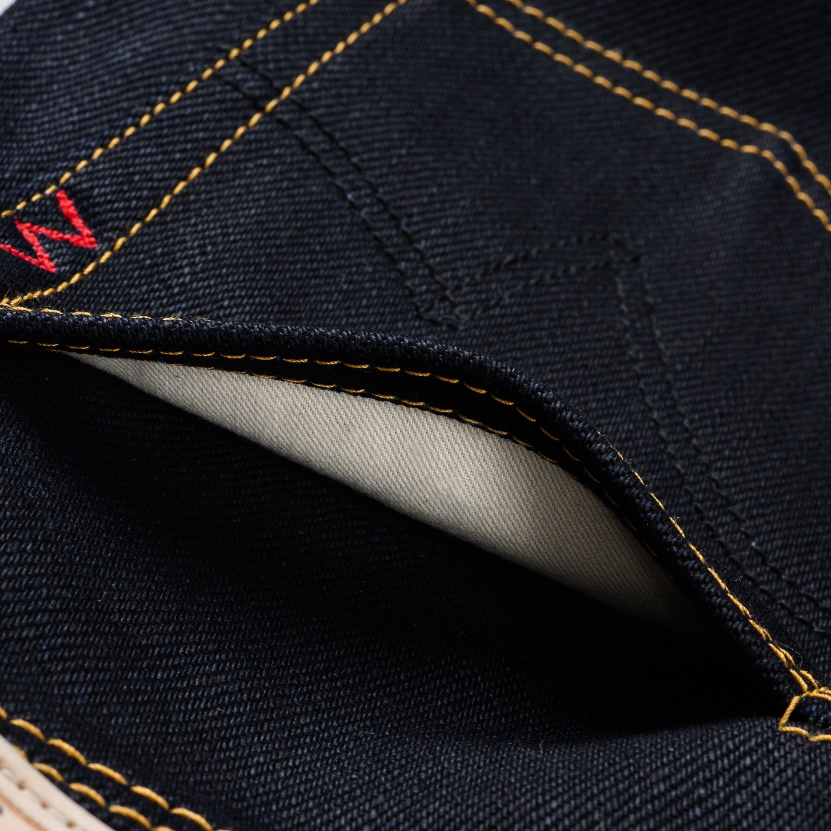 IH-888-XHSib- 25oz Selvedge Denim Medium/High Rise Tapered Cut Jeans - Indigo/Black