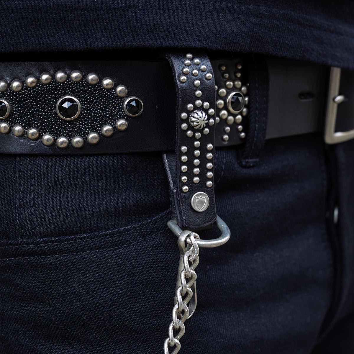 HTC-WALLET-CHAIN-BLK - Hollywood Trading Co. Arrow Wallet Chain - Black