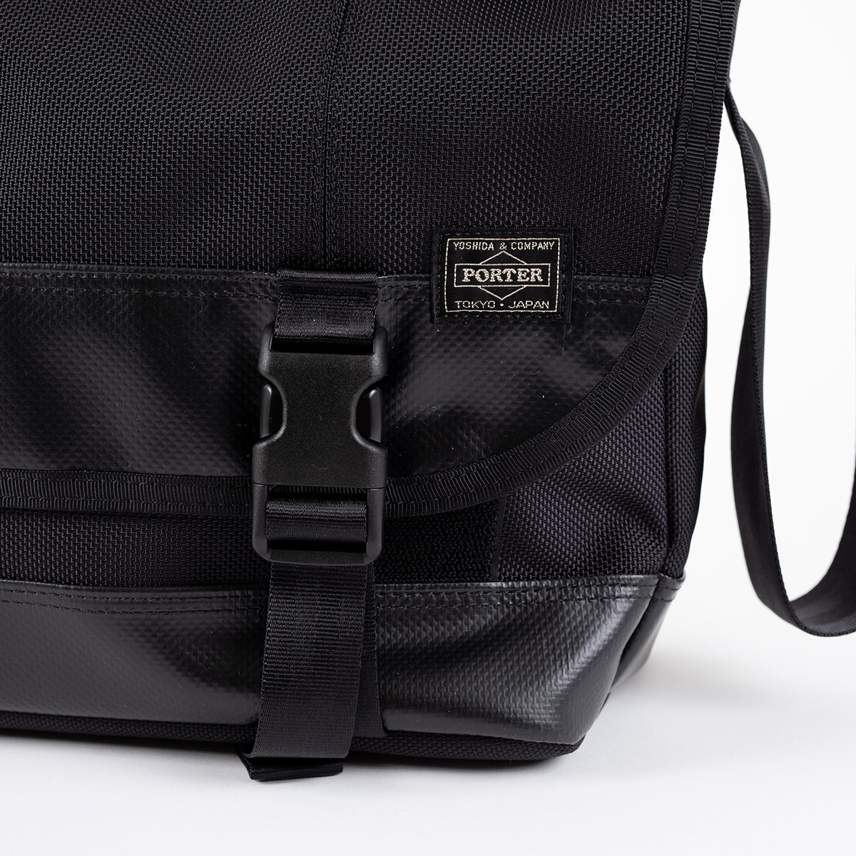 PO-HEAT-MESSENGER-BLK - Porter-Yoshida & Co. HEAT MESSENGER BAG (L) - Black