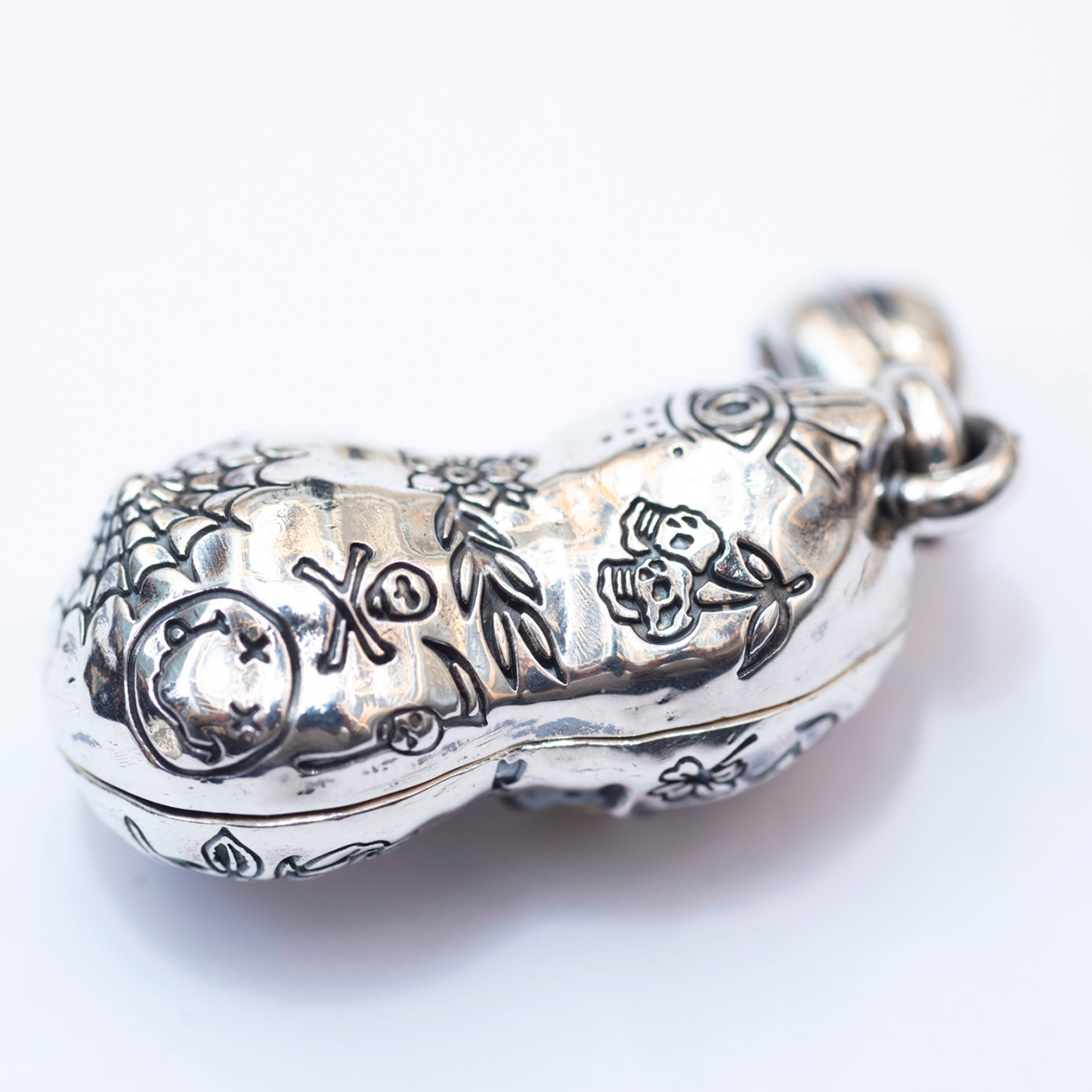 PE-TATTOO-LARGE-SIL - Peanuts & Co TATTOO PEANUTS Pendant Large - Silver