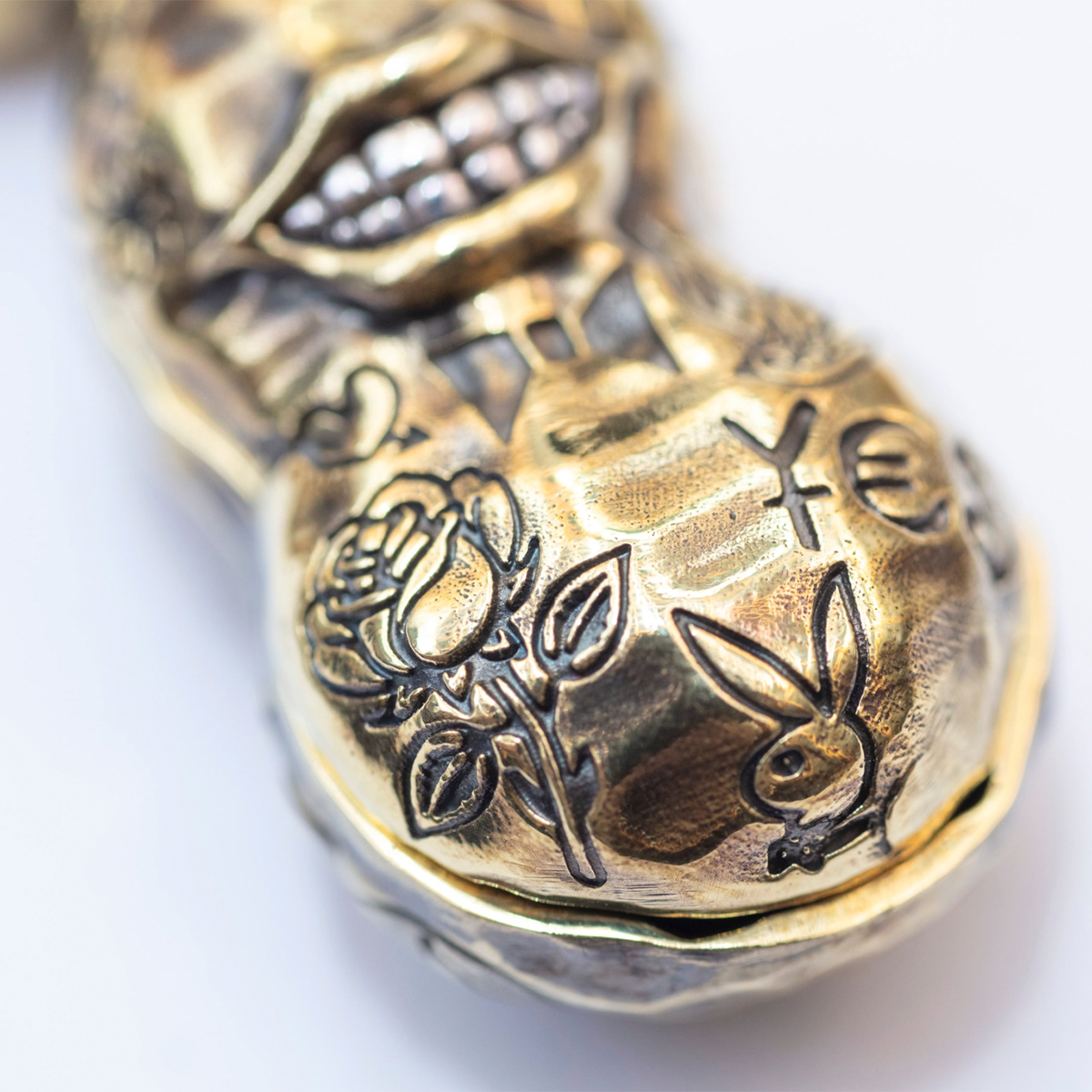 PE-TATTOO-LARGE-BRA - Peanuts & Co TATTOO PEANUTS Pendant Large- Brass/ Silver
