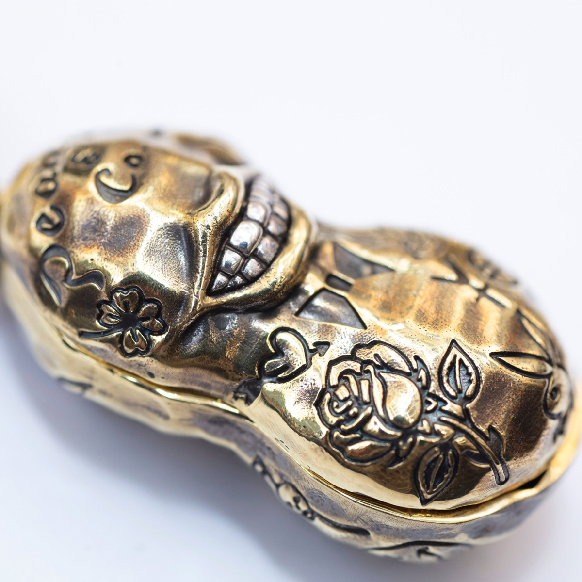 PE-TATTOO-LARGE-BRA - Peanuts & Co TATTOO PEANUTS Pendant Large- Brass/ Silver
