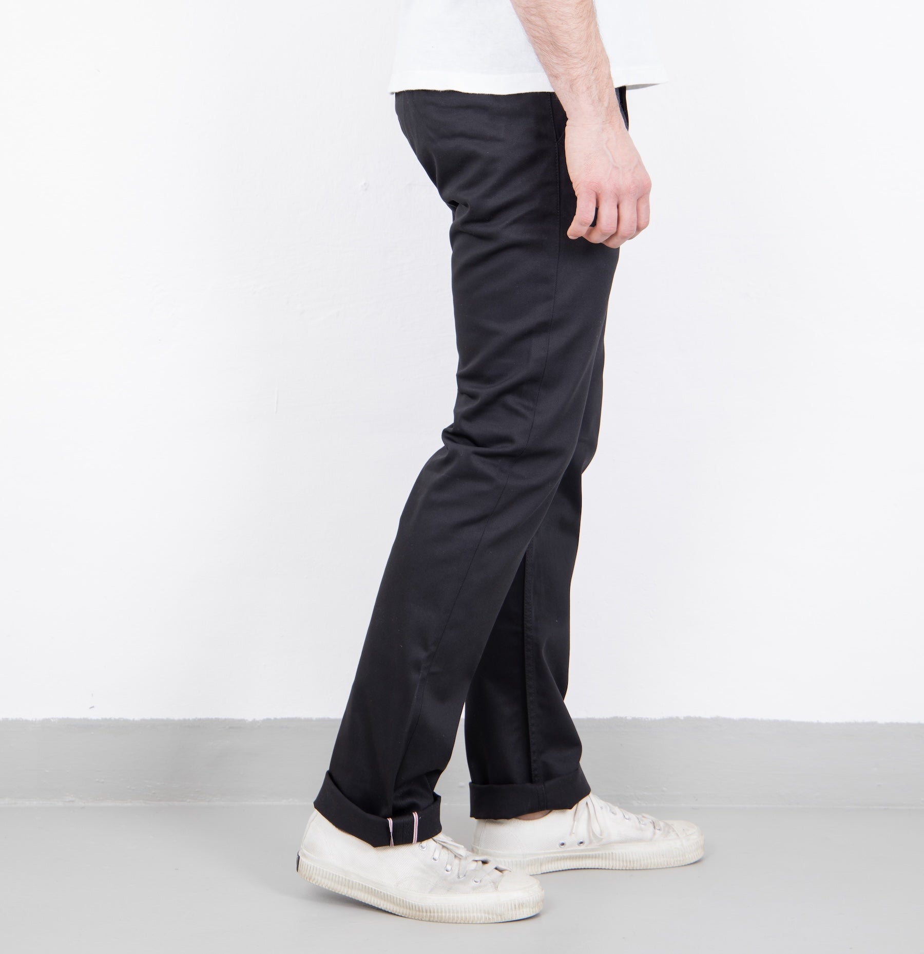 IH-721-BLK - 9oz Mercerised Selvedge Cotton Slim Tapered Chino - Black