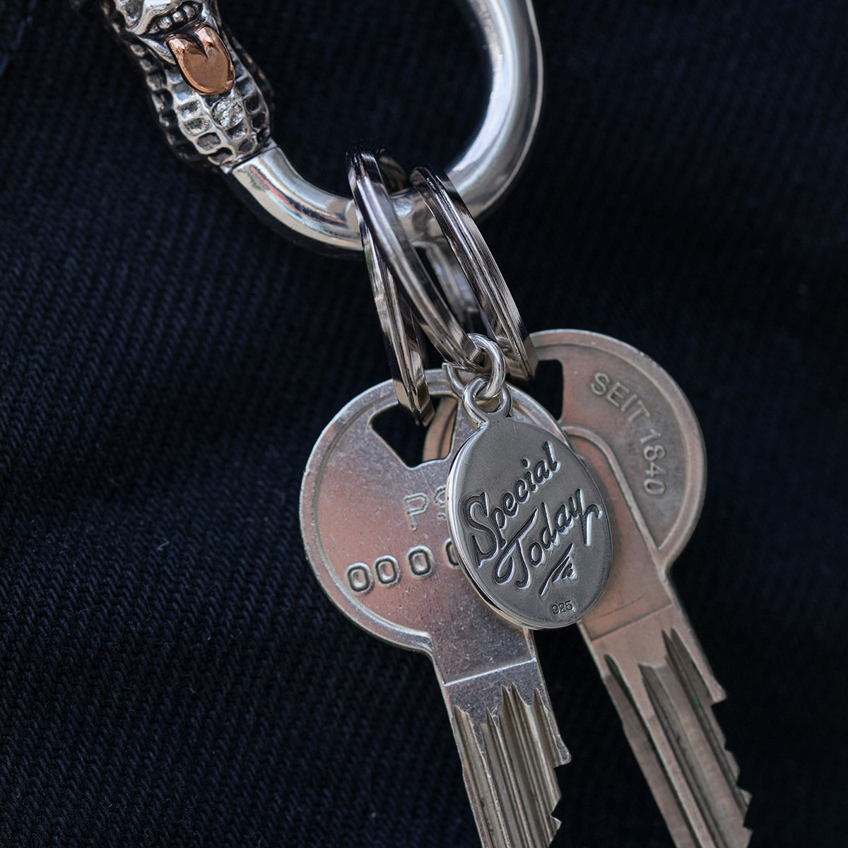 PE-CARABINER-BERO-SIL - Peanuts & Co CARABINER BERO PEANUTS - Silver
