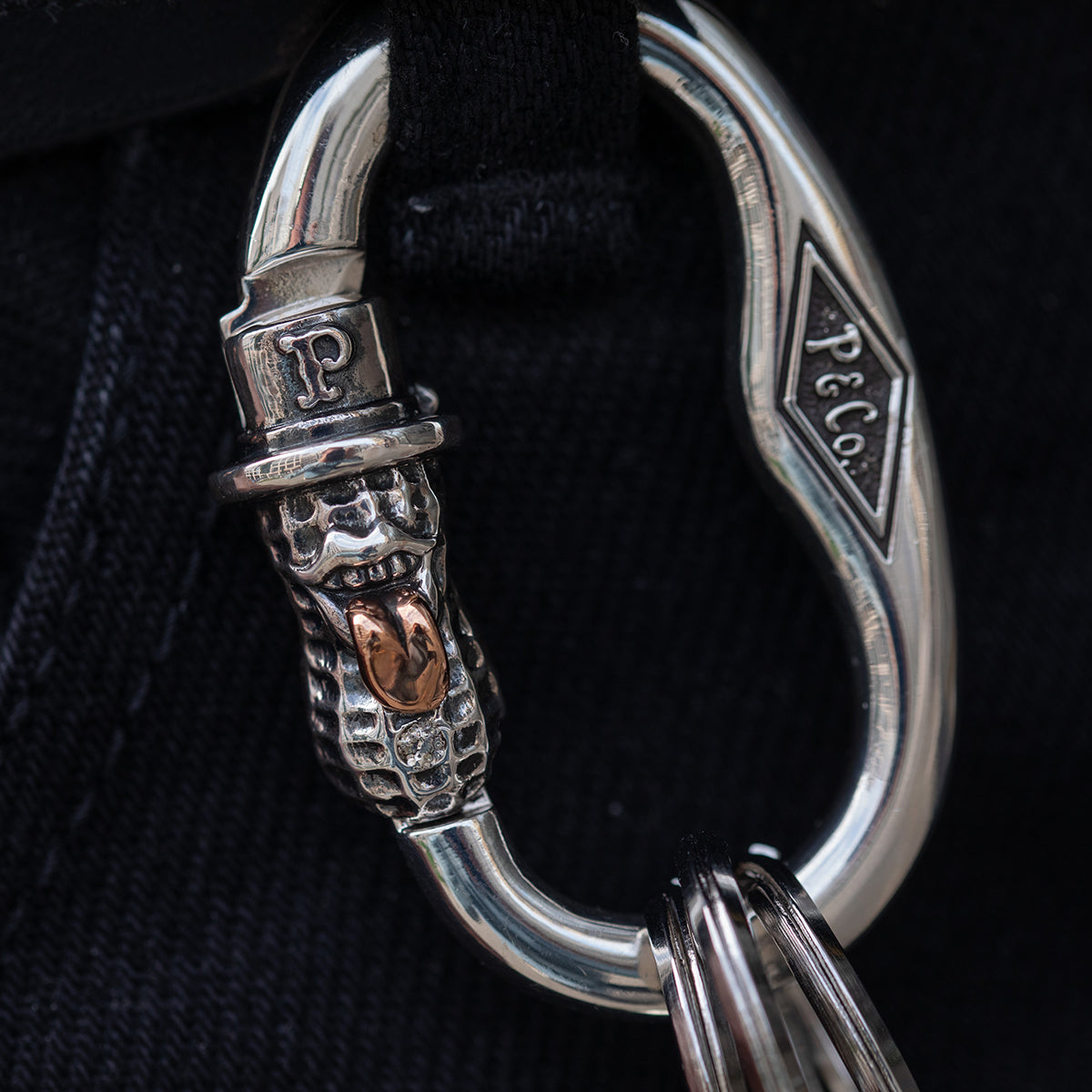 PE-CARABINER-BERO-SIL - Peanuts & Co CARABINER BERO PEANUTS - Silver