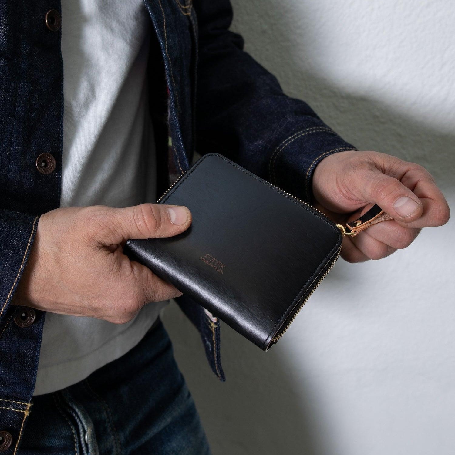 Porter-Yoshida_Co.-Film_ZIP_WALLET-BLK_011_24_09.jpg