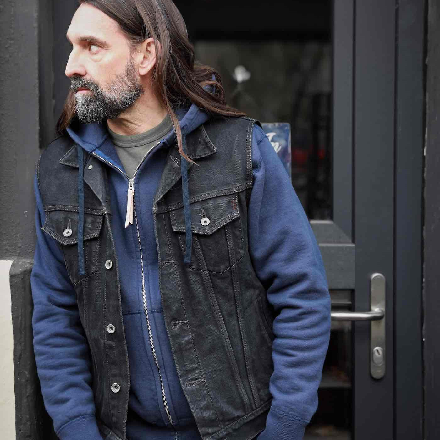 Image showing the IH-526SVod - 21oz Selvedge Denim Modified Type III Vest Overdyed Black which is a Vests described by the following info IHSALE_M23, Iron Heart, Released, Tops, Vests and sold on the IRON HEART GERMANY online store