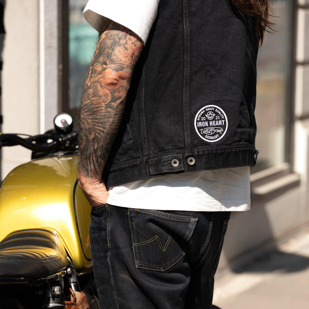 Image showing the IH-526SVod - 21oz Selvedge Denim Modified Type III Vest Overdyed Black which is a Vests described by the following info IHSALE_M23, Iron Heart, Released, Tops, Vests and sold on the IRON HEART GERMANY online store