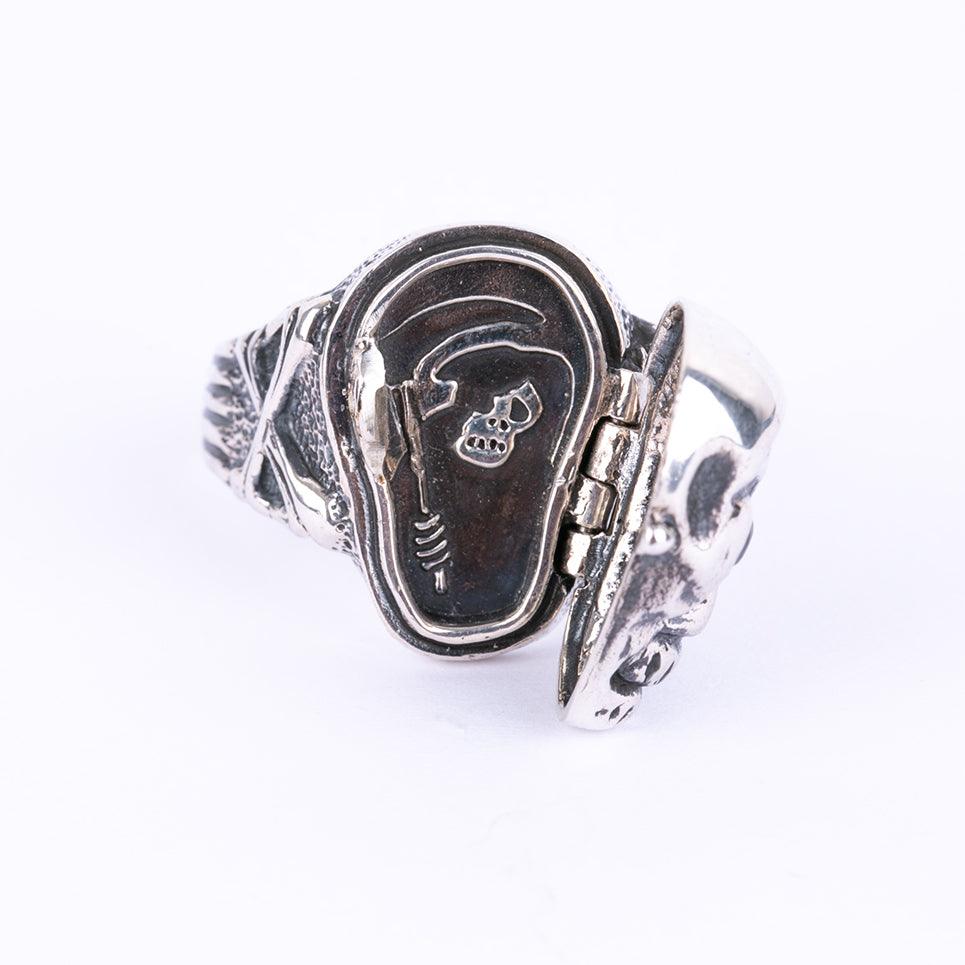 Image showing the Peanuts & Co SKULL POISON Ring - Silver/ Zirconia Black which is a Jewellery described by the following info Accessories, Jewellery, Peanuts & Co, Released and sold on the IRON HEART GERMANY online store